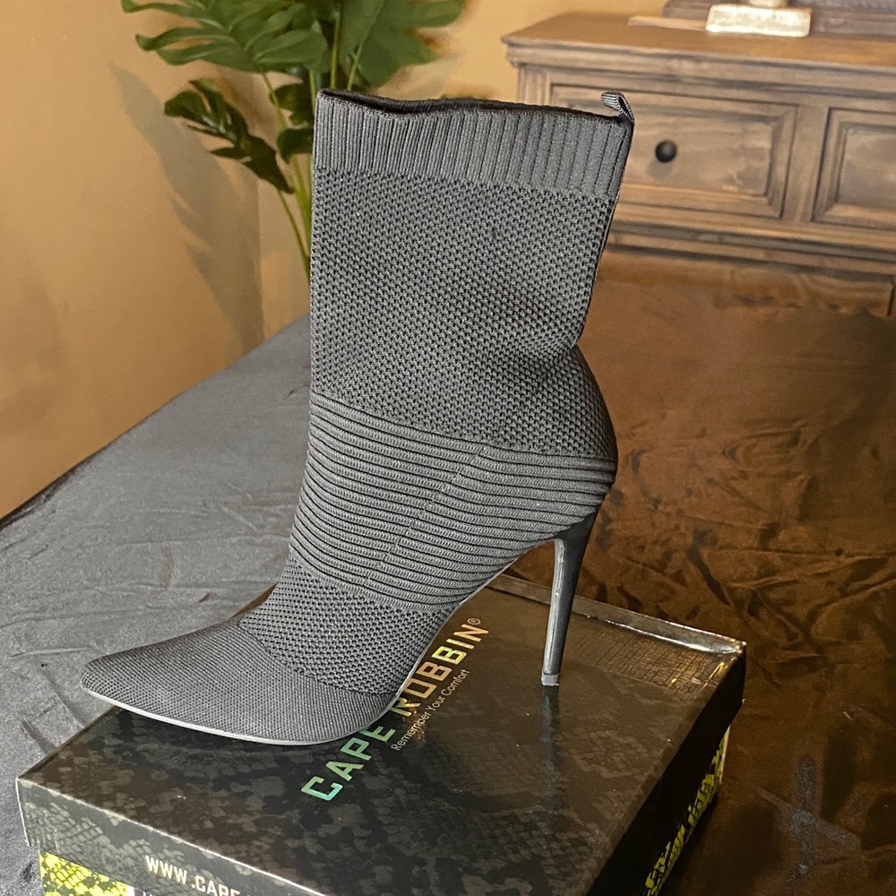 Cape Robbin Black Heeled Knit Boots